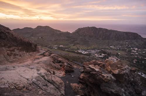 Vulcano, dans les fumerolles du cratère - En escaladant le volcan
