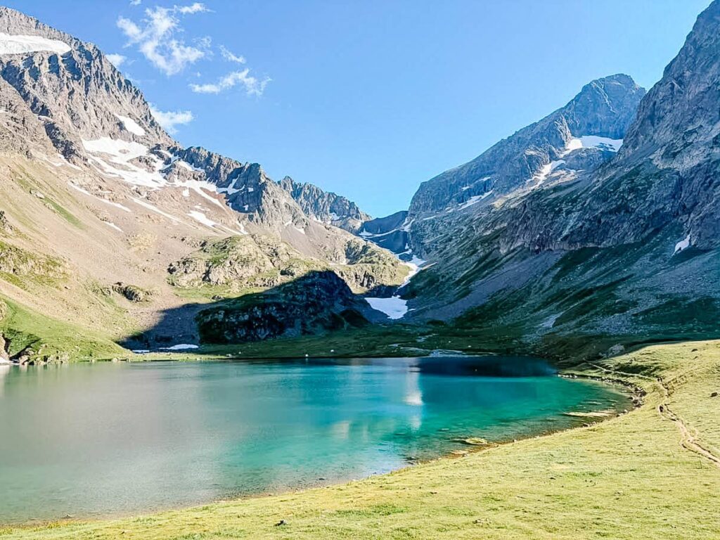 Grandes randonnées en France - Lac d'altitude sur le GR54, grand tour des écrins