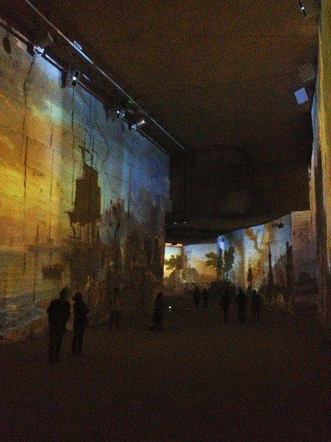 peinture sur les murs, jeux de lumières