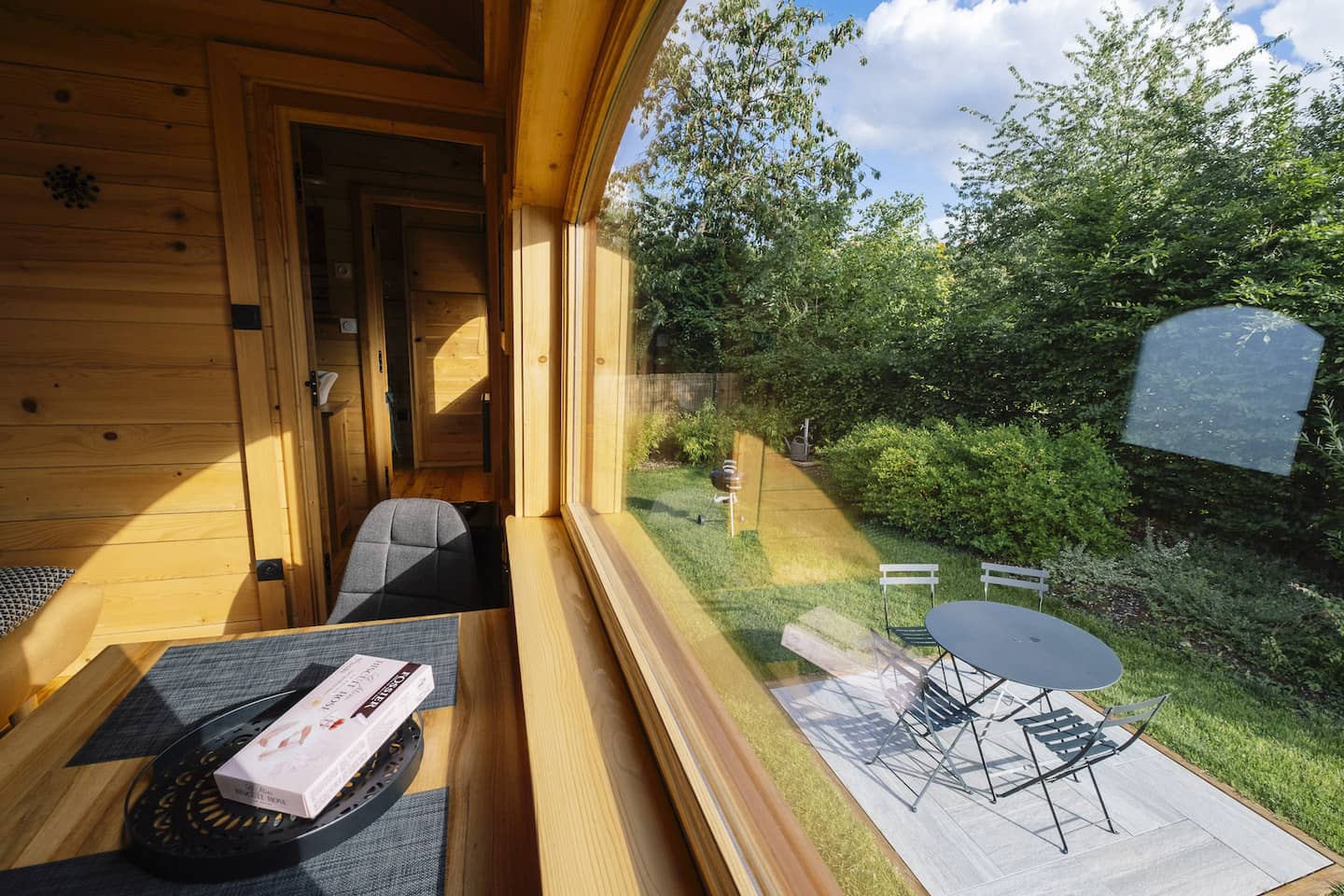 Montagne de Reims - À la roulotte des Cahouriaux, vue sur le jardin