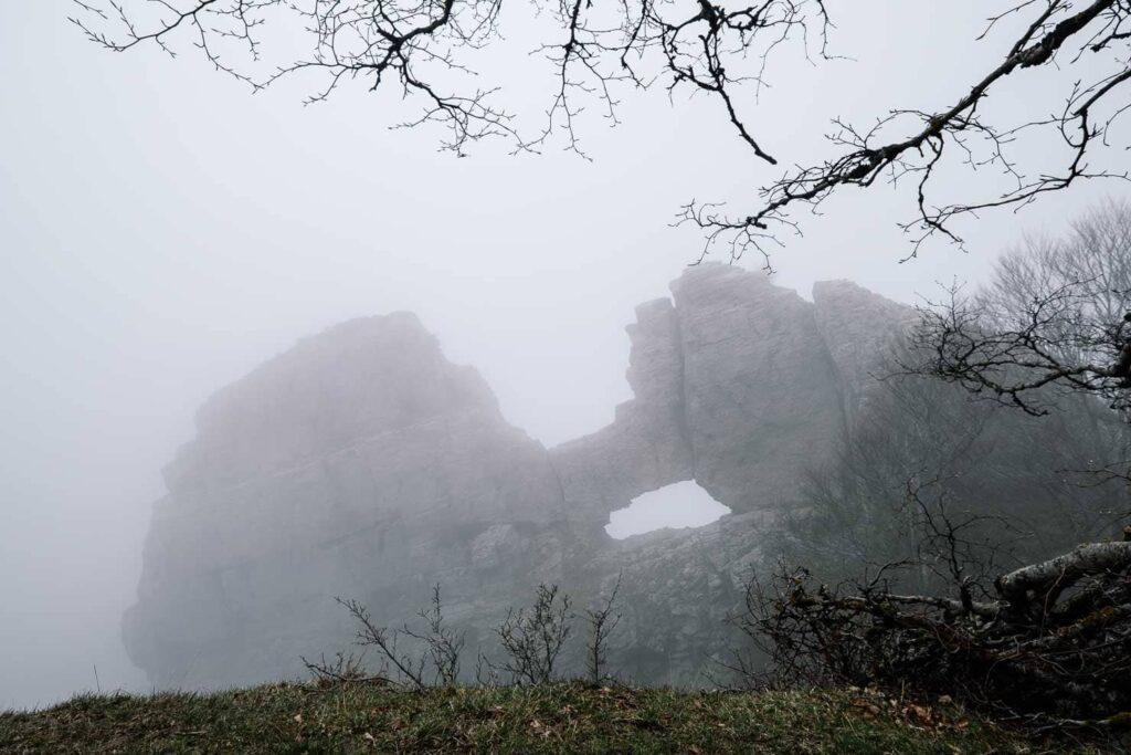 Le rocher de la laveuse, un joli passage sur le tracé du GR9