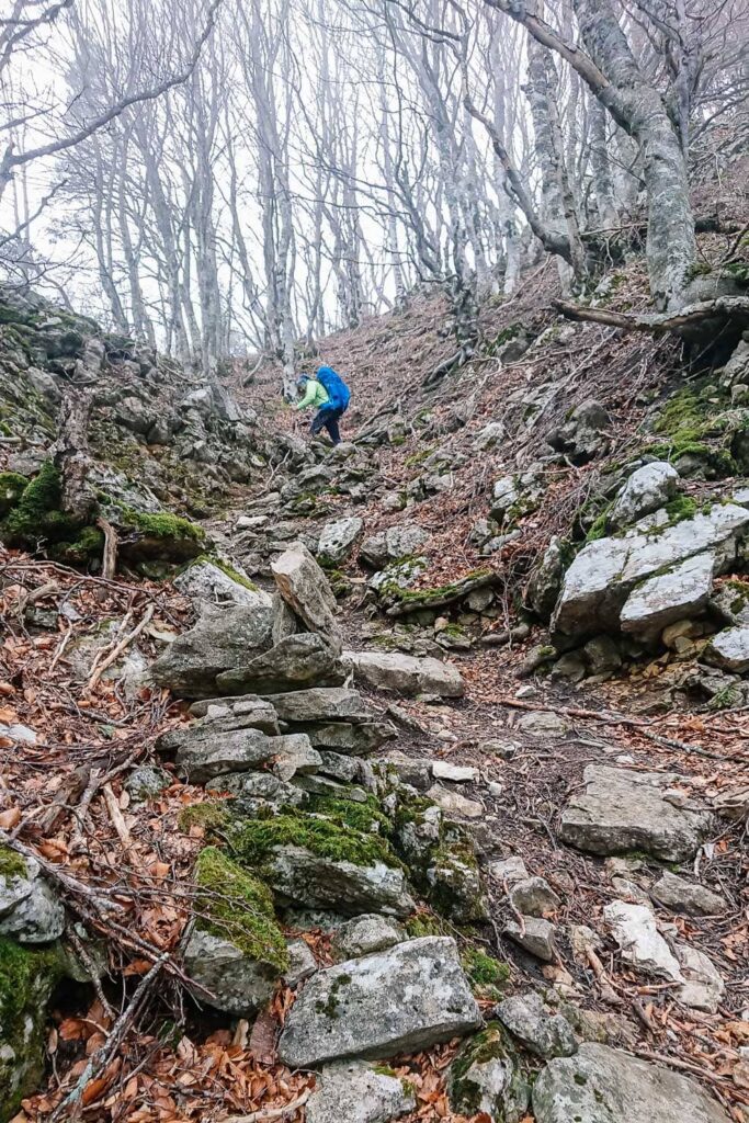 Sur le GR9, à l'assaut du rocher de la laveuse