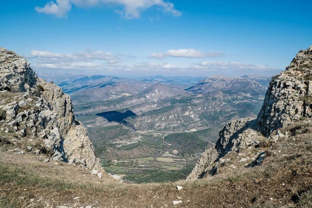 Panorama sur le la Drôme provençale depuis le GR9 au sommet de la Lance