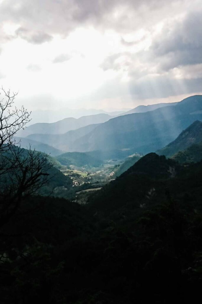 Vue sur la vallée de Nyons en redescendant le GR9